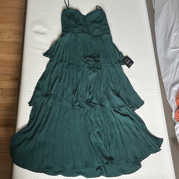NWT Lulus cascading Crush Emerald Tiered Bustier Midi Dress - Picture 4 of 5